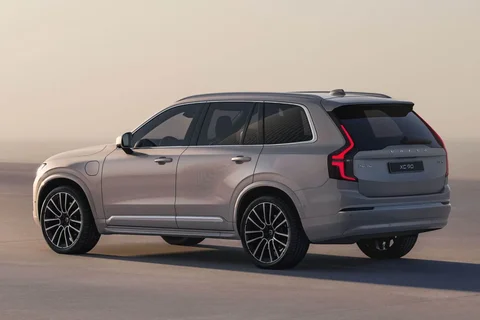 Volvo XC90 T8 Plug-in Hybrid AWD Plus 2024 view 6