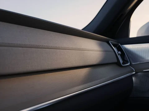 Volvo XC90 T8 Plug-in Hybrid AWD Plus 2024 view 8
