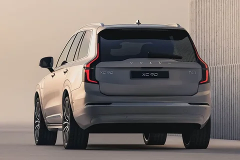 Volvo XC90 T8 Plug-in Hybrid AWD Plus 2024 view 9