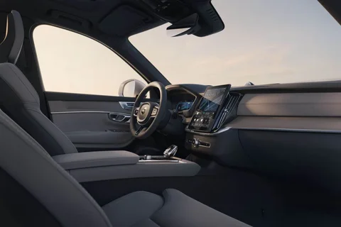 Volvo XC90 T8 Plug-in Hybrid AWD Plus 2024 view 10