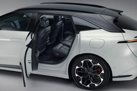 Zeekr 7GT Long Range RWD Launch Edition 2026 view 3